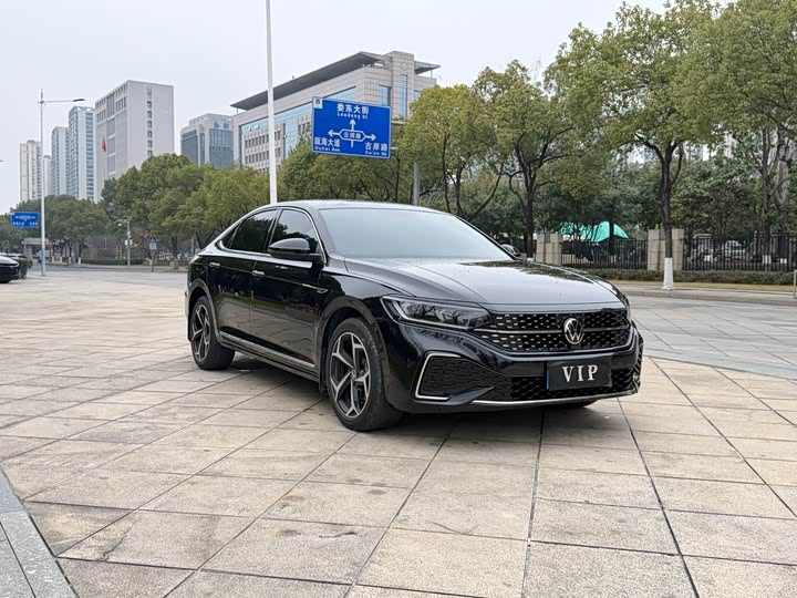 Photo 3 - Volkswagen Passat