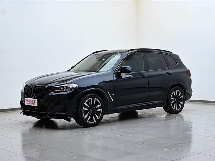 Фото 2 - BMW iX3