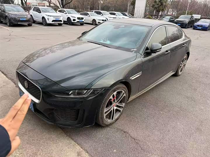 Фото 1 - Jaguar XE L