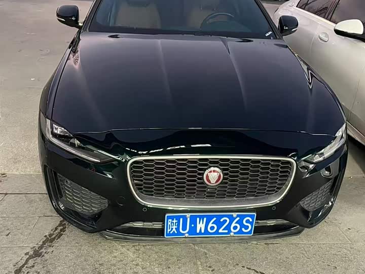 Фото 2 - Jaguar XE L