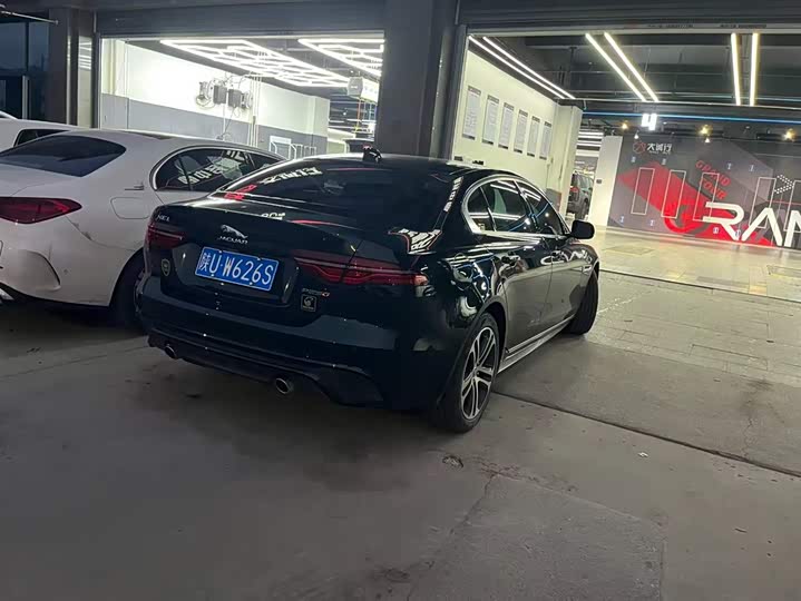 Фото 4 - Jaguar XE L