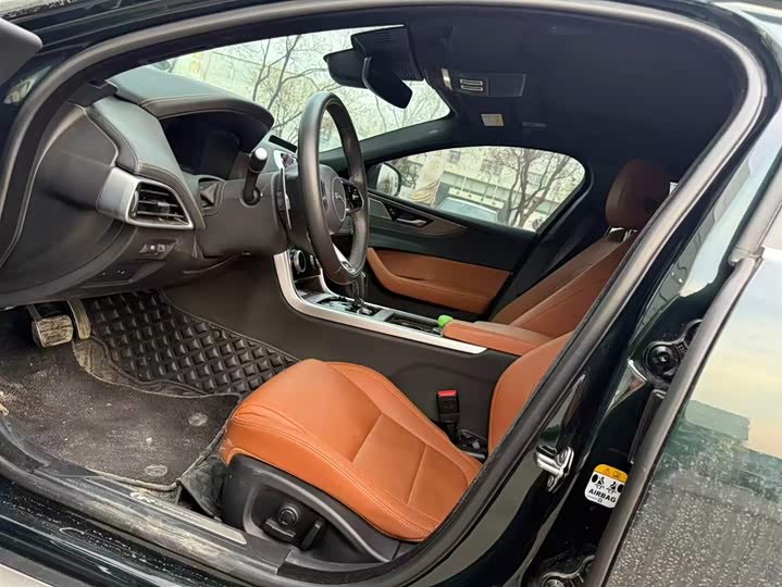 Фото 5 - Jaguar XE L