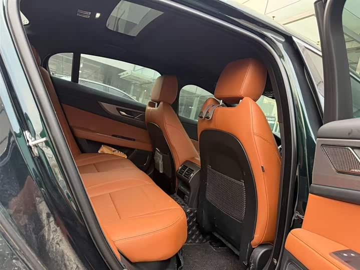 Фото 7 - Jaguar XE L