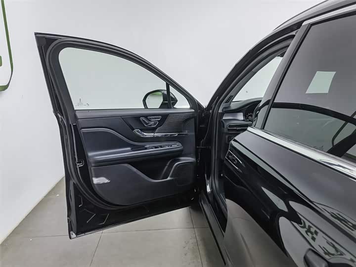 Фото 8 - Lincoln Corsair