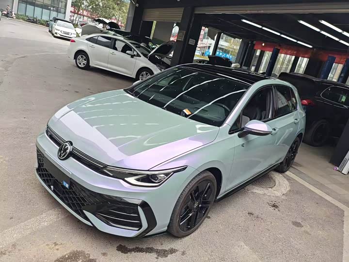 Фото 1 - Volkswagen Golf