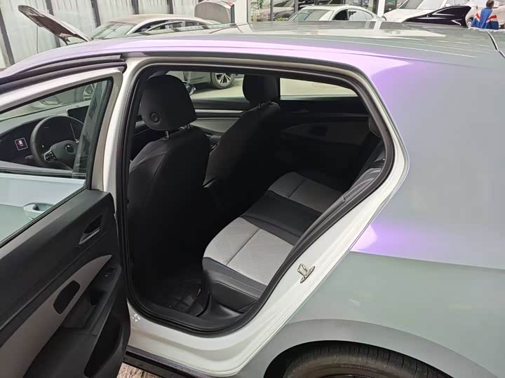 Фото 5 - Volkswagen Golf