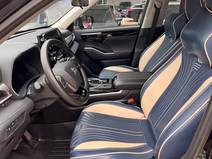 Фото 4 - Toyota Highlander