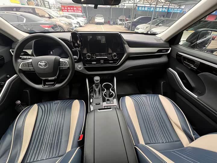 Фото 7 - Toyota Highlander