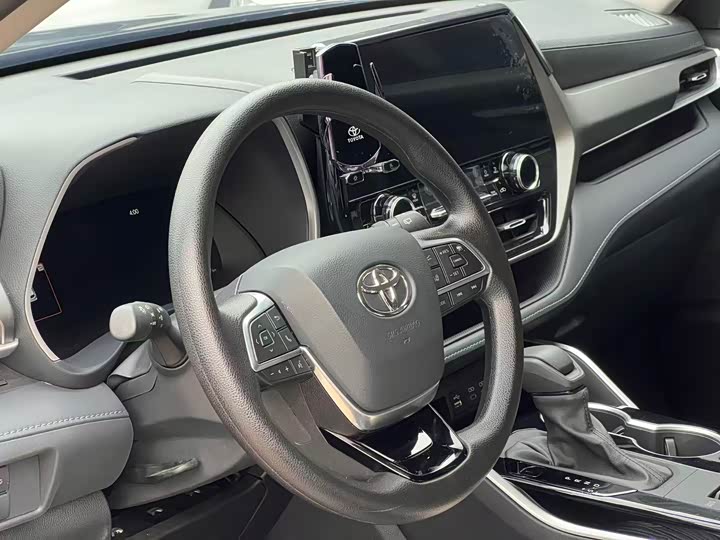 Фото 9 - Toyota Highlander