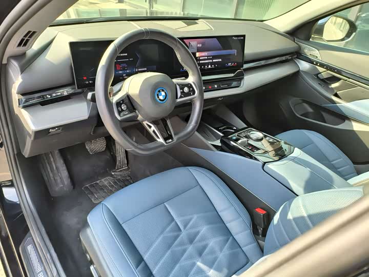 Фото 8 - BMW i5