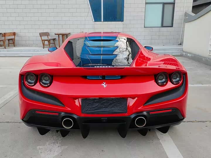 Фото 3 - Ferrari F8