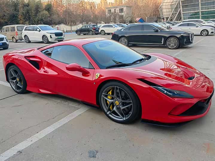 Фото 4 - Ferrari F8