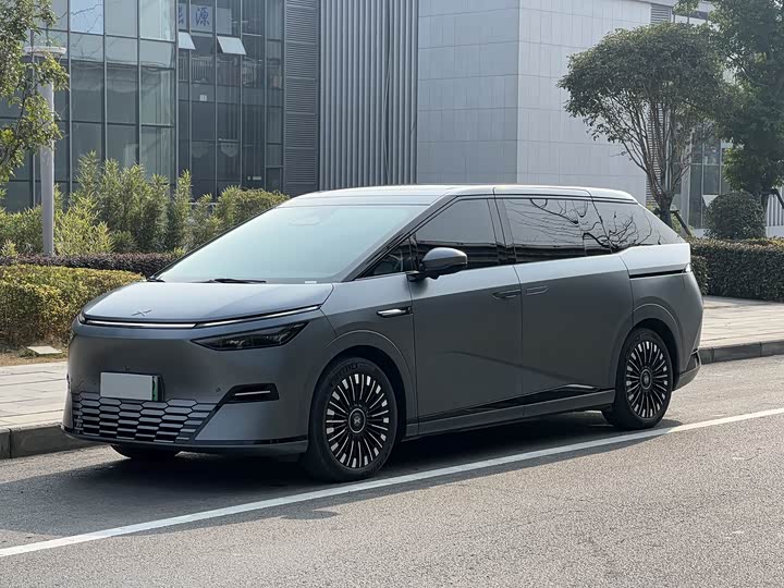 Фото 1 - XPeng X9