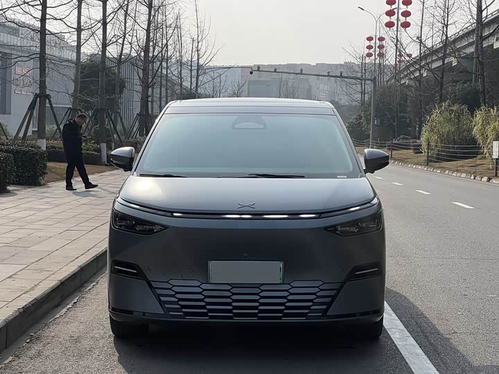 Фото 2 - XPeng X9