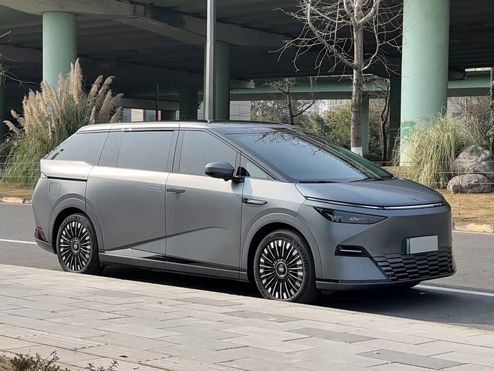 Фото 3 - XPeng X9