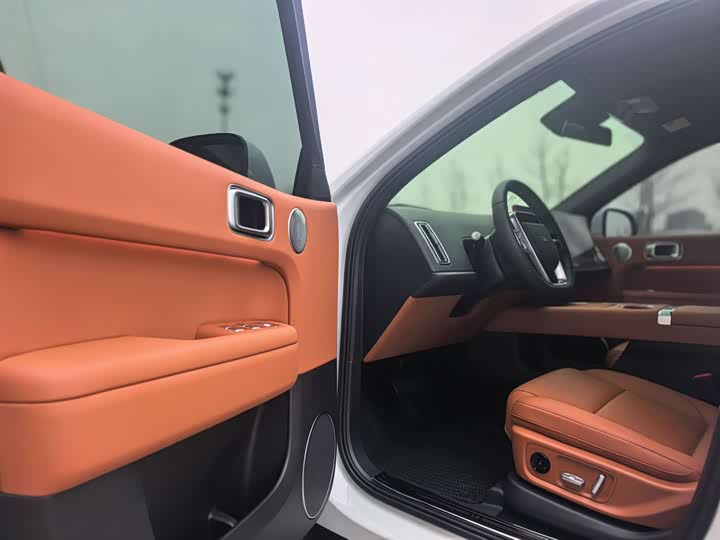 Photo 3 - LiXiang L6