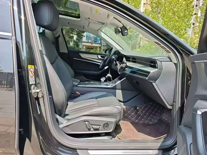 Фото 4 - Audi A6L