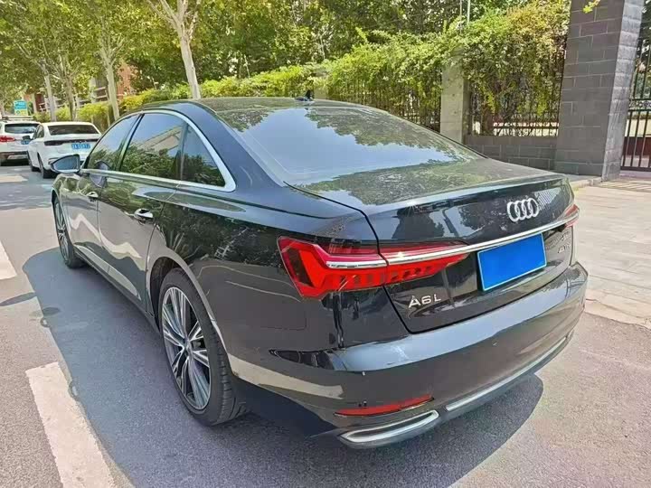 Фото 7 - Audi A6L