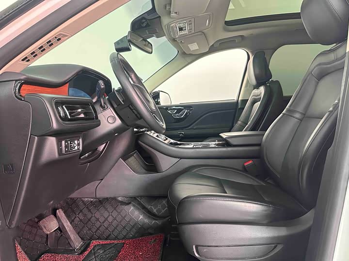 Фото 8 - Lincoln Aviator