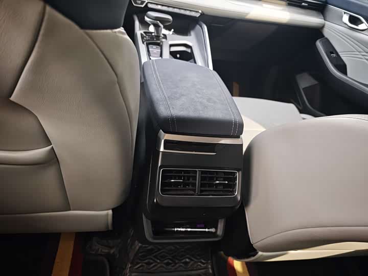 Photo 9 - Geely Preface