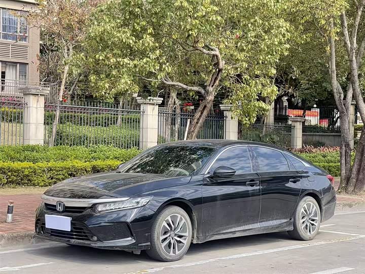 Фото 1 - Honda Inspire