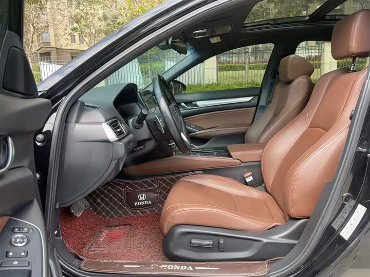 Фото 3 - Honda Inspire