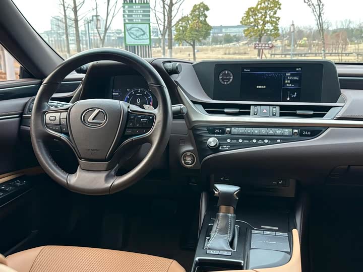 Фото 7 - Lexus ES