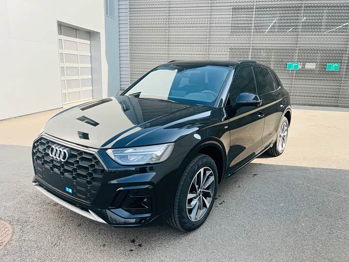 Фото 1 - Audi Q5L
