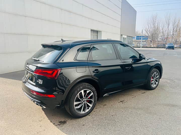 Фото 3 - Audi Q5L