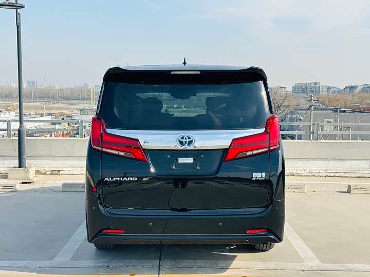 Photo 5 - Toyota Alphard