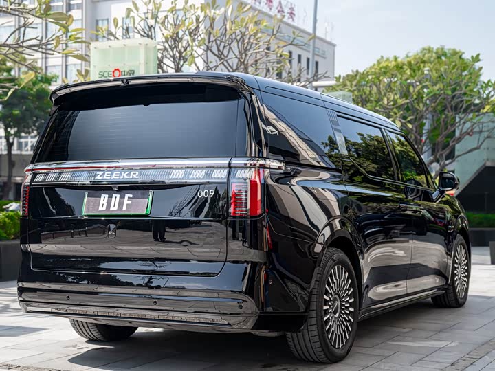 Фото 4 - Zeekr 009
