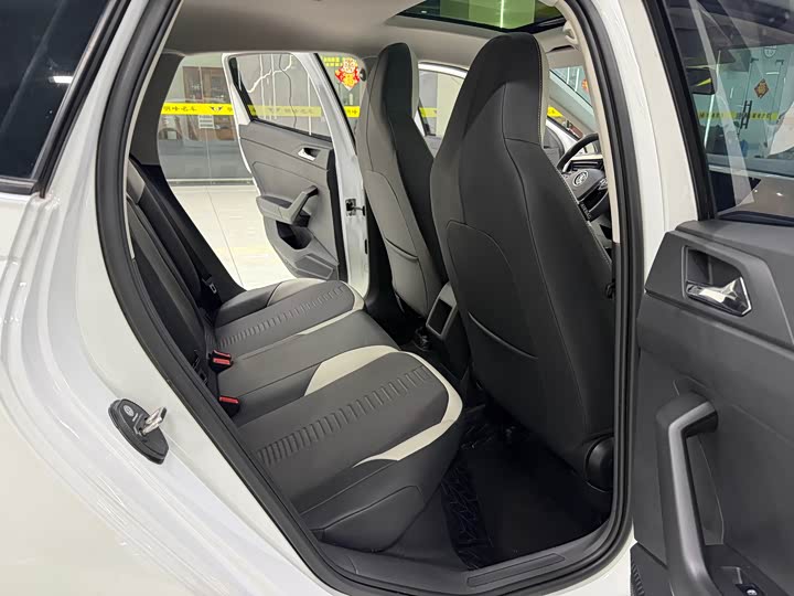 Фото 9 - Volkswagen Polo