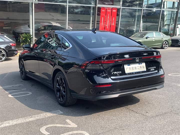 Фото 4 - Honda Accord