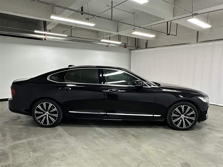 Фото 9 - Volvo S90