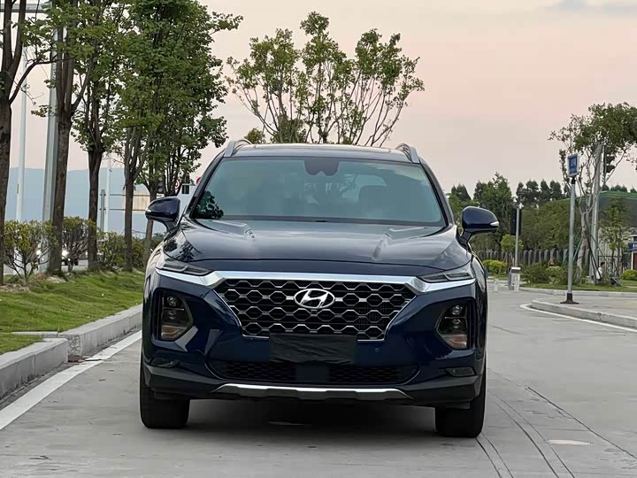 Фото 2 - Hyundai Santa Fe