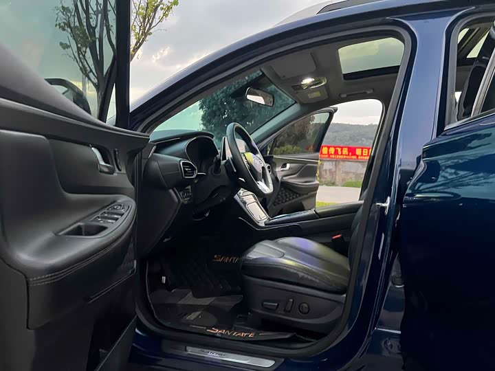 Фото 3 - Hyundai Santa Fe