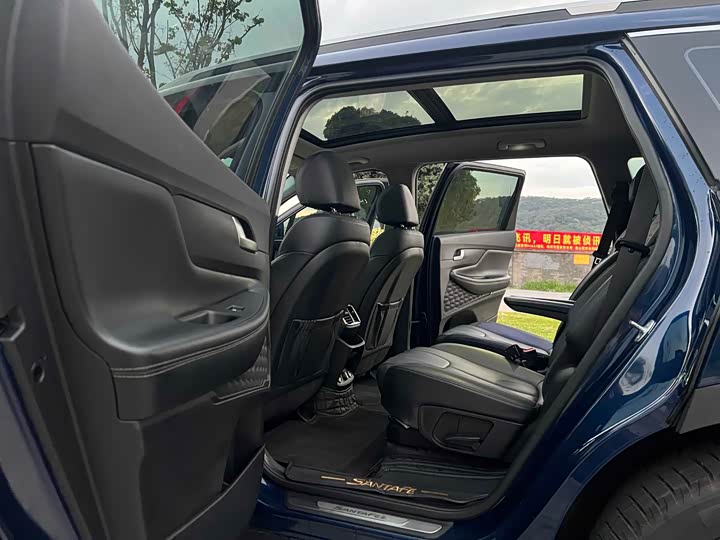 Фото 4 - Hyundai Santa Fe