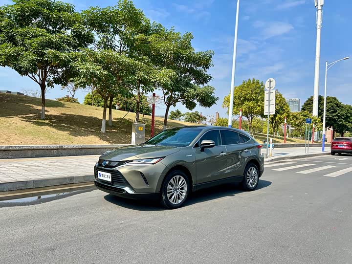 Фото 1 - Toyota Harrier