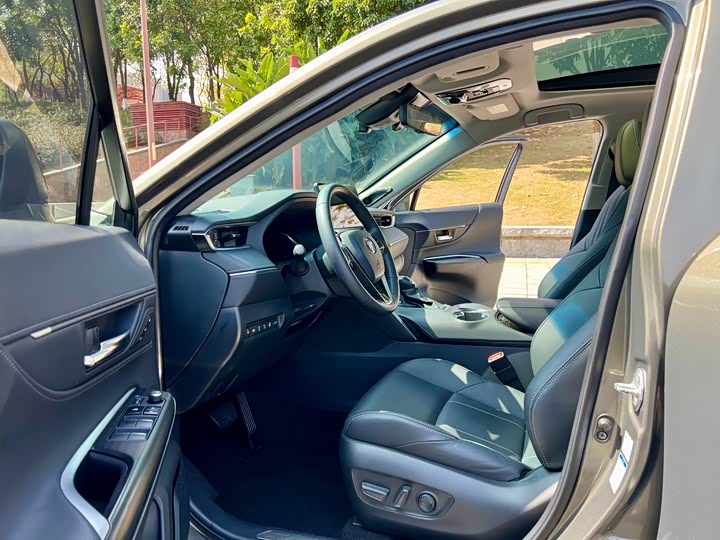 Фото 6 - Toyota Harrier