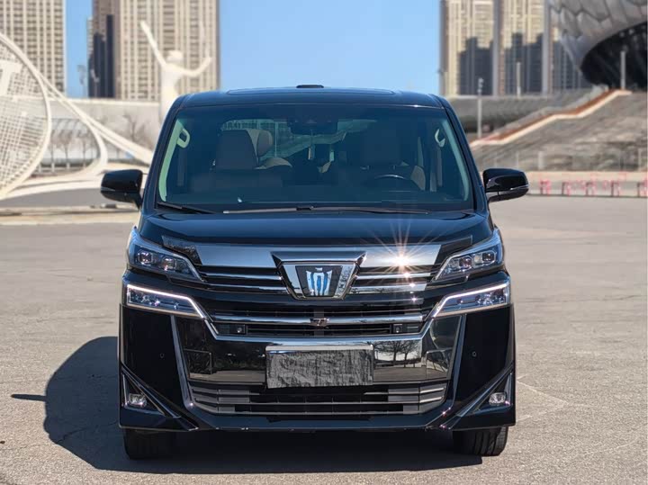 Фото 2 - Toyota Vellfire