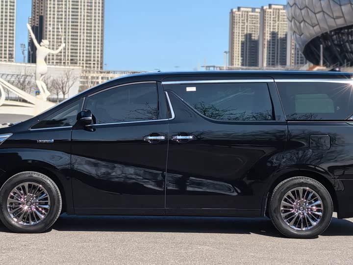 Фото 3 - Toyota Vellfire