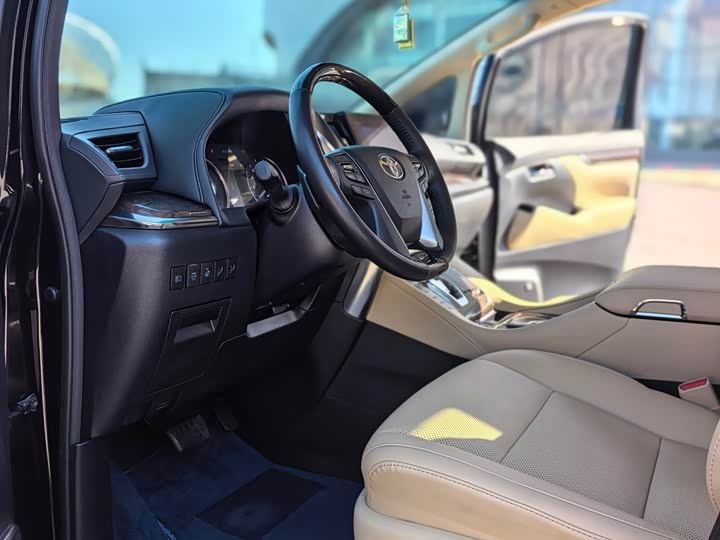 Фото 7 - Toyota Vellfire