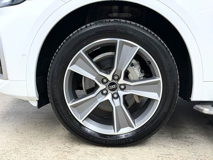 Фото 3 - Audi Q5L