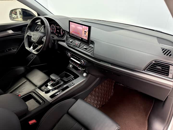 Фото 8 - Audi Q5L