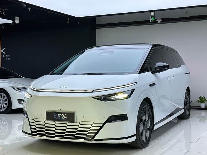 Фото 1 - XPeng X9