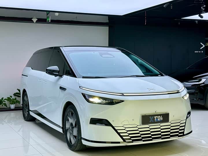 Фото 3 - XPeng X9