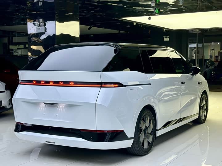 Фото 4 - XPeng X9