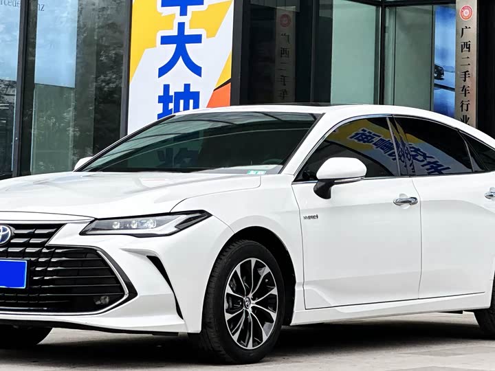 Photo 3 - Toyota Avalon