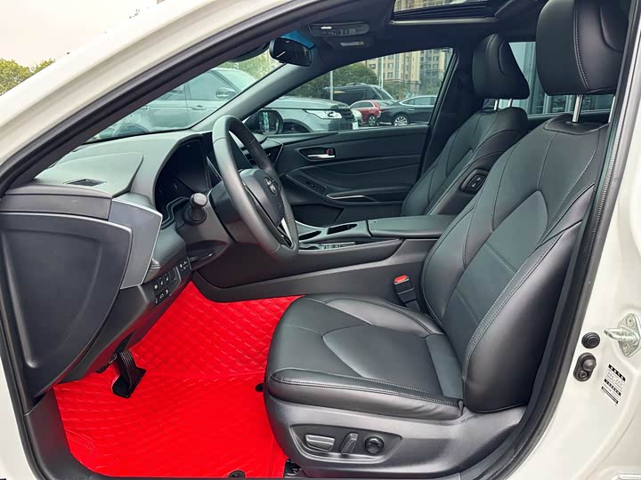 Photo 4 - Toyota Avalon