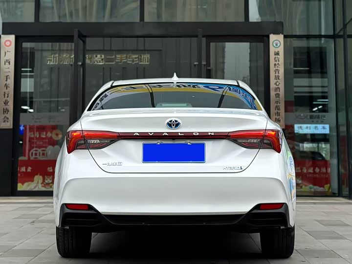 Photo 8 - Toyota Avalon